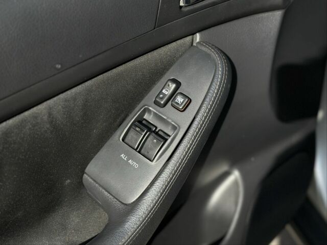 Серый Тойота Авенсис, объемом двигателя 2 л и пробегом 290 тыс. км за 6500 $, фото 10 на Automoto.ua