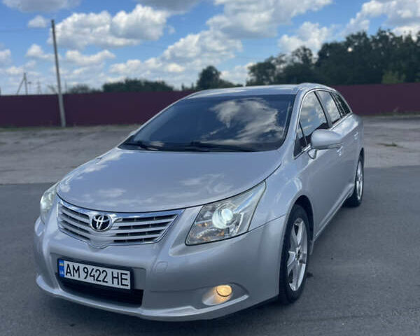 Серый Тойота Авенсис, объемом двигателя 2 л и пробегом 230 тыс. км за 7800 $, фото 1 на Automoto.ua