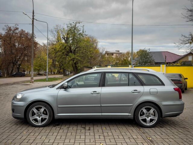 Серый Тойота Авенсис, объемом двигателя 2 л и пробегом 340 тыс. км за 3200 $, фото 3 на Automoto.ua