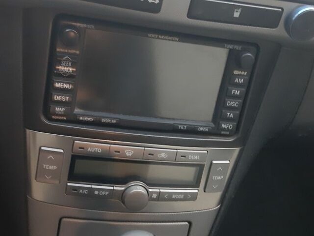 Серый Тойота Авенсис, объемом двигателя 2 л и пробегом 420 тыс. км за 6100 $, фото 5 на Automoto.ua