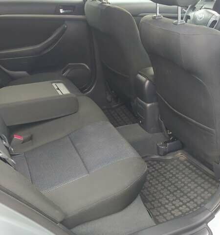 Серый Тойота Авенсис, объемом двигателя 1.8 л и пробегом 204 тыс. км за 7900 $, фото 12 на Automoto.ua