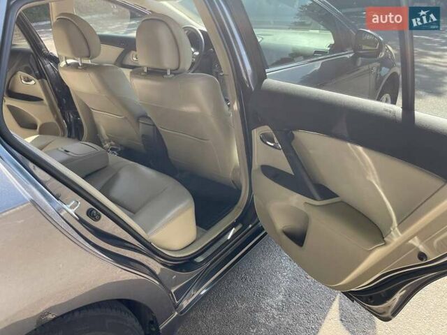 Серый Тойота Авенсис, объемом двигателя 2.23 л и пробегом 295 тыс. км за 8195 $, фото 2 на Automoto.ua
