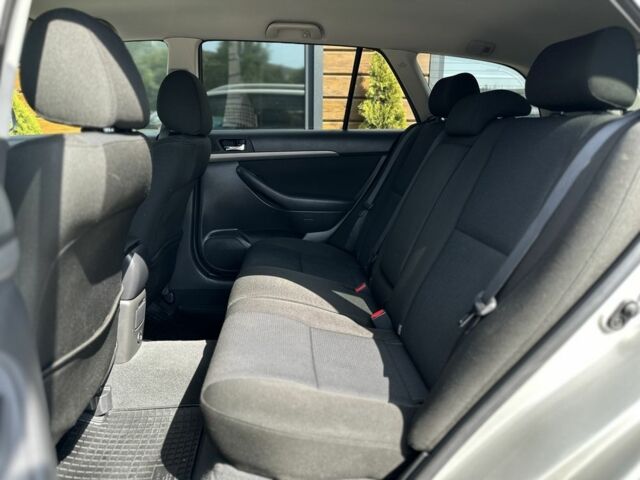 Сірий Тойота Авенсіс, об'ємом двигуна 2.2 л та пробігом 195 тис. км за 7700 $, фото 23 на Automoto.ua