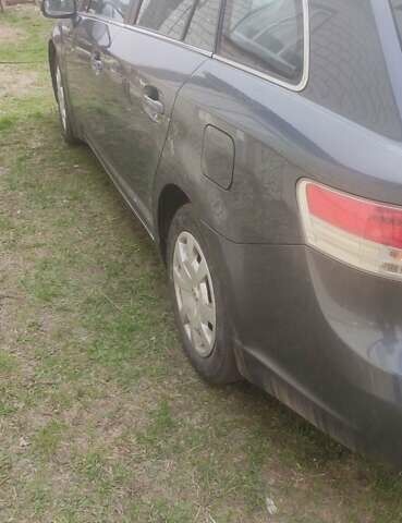 Серый Тойота Авенсис, объемом двигателя 2 л и пробегом 247 тыс. км за 7300 $, фото 3 на Automoto.ua