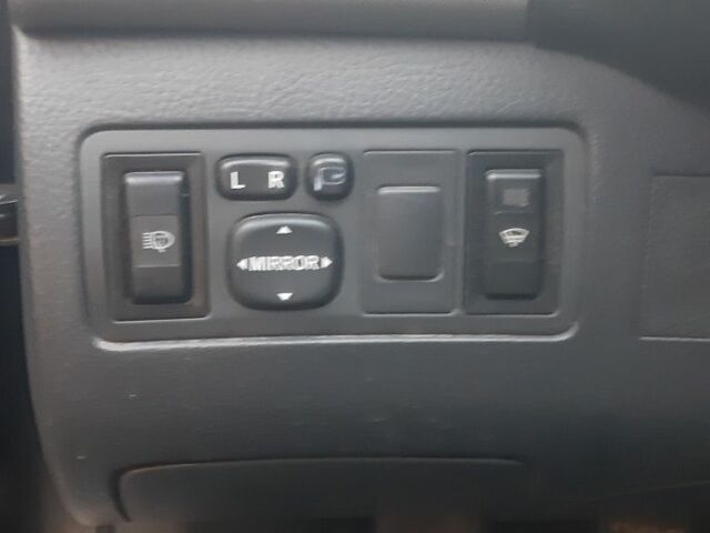 Серый Тойота Авенсис, объемом двигателя 2 л и пробегом 420 тыс. км за 6100 $, фото 6 на Automoto.ua