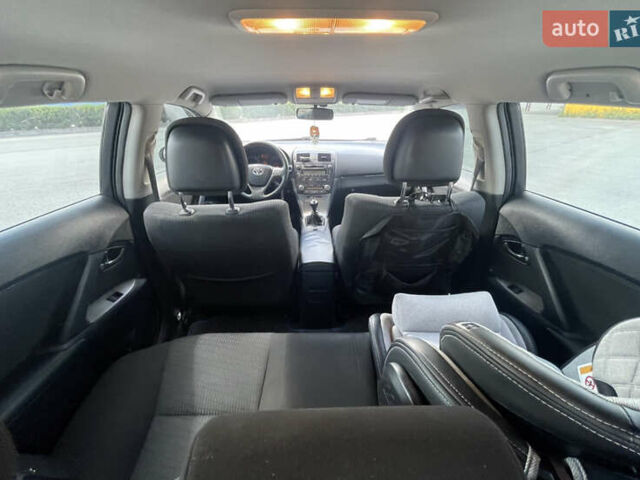 Серый Тойота Авенсис, объемом двигателя 2 л и пробегом 230 тыс. км за 7800 $, фото 12 на Automoto.ua