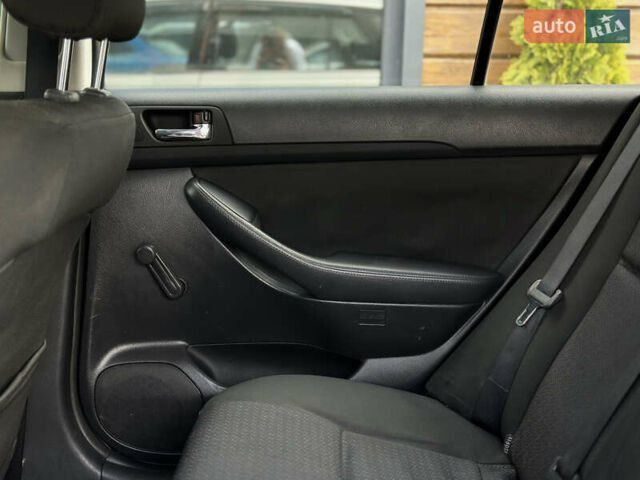 Сірий Тойота Авенсіс, об'ємом двигуна 2 л та пробігом 290 тис. км за 6500 $, фото 50 на Automoto.ua