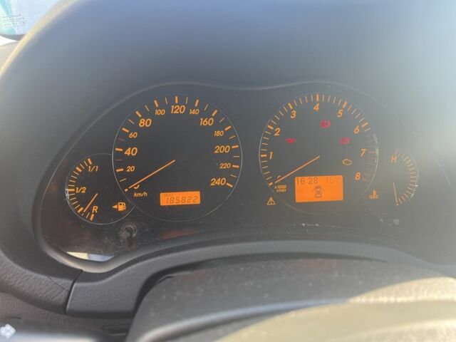 Сірий Тойота Авенсіс, об'ємом двигуна 1.8 л та пробігом 185 тис. км за 7500 $, фото 4 на Automoto.ua