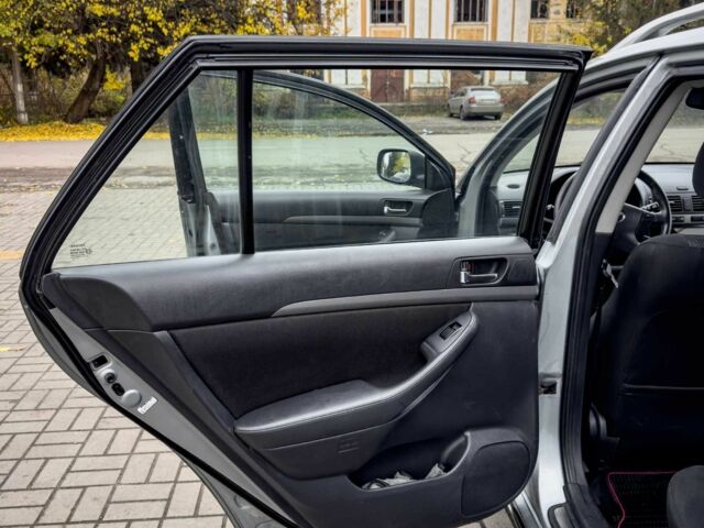 Серый Тойота Авенсис, объемом двигателя 2 л и пробегом 340 тыс. км за 3200 $, фото 12 на Automoto.ua