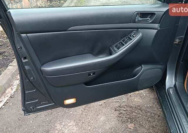 Серый Тойота Авенсис, объемом двигателя 2.2 л и пробегом 285 тыс. км за 5350 $, фото 33 на Automoto.ua