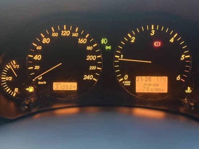 Серый Тойота Авенсис, объемом двигателя 2.2 л и пробегом 312 тыс. км за 6800 $, фото 5 на Automoto.ua