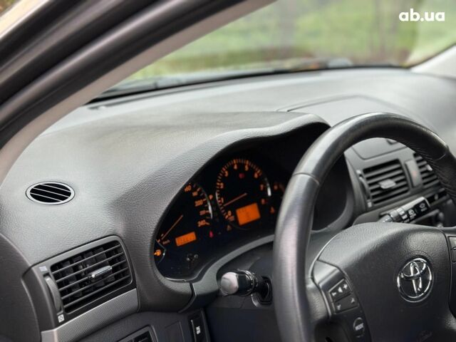 Серый Тойота Авенсис, объемом двигателя 2 л и пробегом 206 тыс. км за 8790 $, фото 36 на Automoto.ua