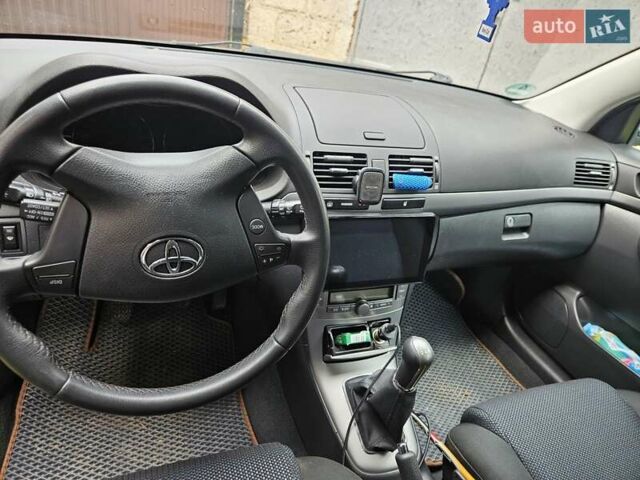Сірий Тойота Авенсіс, об'ємом двигуна 2 л та пробігом 240 тис. км за 7200 $, фото 19 на Automoto.ua