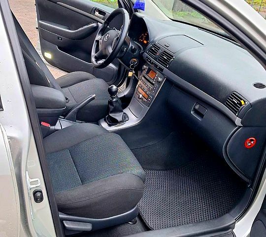 Серый Тойота Авенсис, объемом двигателя 2.2 л и пробегом 270 тыс. км за 6499 $, фото 5 на Automoto.ua