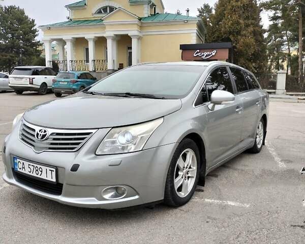 Сірий Тойота Авенсіс, об'ємом двигуна 2 л та пробігом 190 тис. км за 10500 $, фото 1 на Automoto.ua