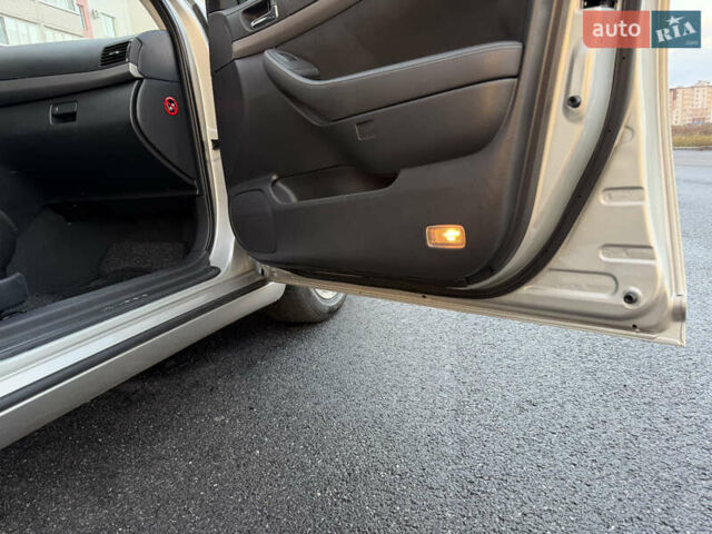 Серый Тойота Авенсис, объемом двигателя 1.79 л и пробегом 224 тыс. км за 8199 $, фото 75 на Automoto.ua