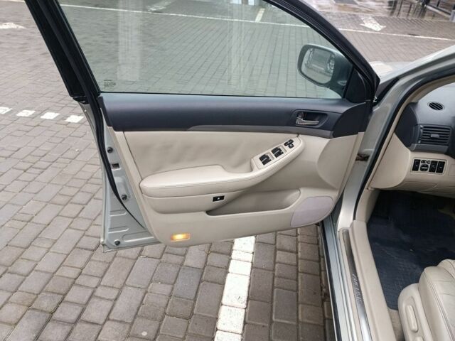 Серый Тойота Авенсис, объемом двигателя 2 л и пробегом 300 тыс. км за 2599 $, фото 7 на Automoto.ua