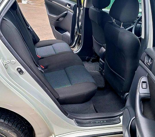 Серый Тойота Авенсис, объемом двигателя 2.2 л и пробегом 270 тыс. км за 6499 $, фото 6 на Automoto.ua