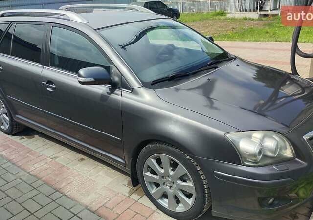 Сірий Тойота Авенсіс, об'ємом двигуна 2 л та пробігом 300 тис. км за 7900 $, фото 4 на Automoto.ua