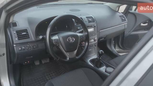 Сірий Тойота Авенсіс, об'ємом двигуна 1.8 л та пробігом 200 тис. км за 9200 $, фото 1 на Automoto.ua