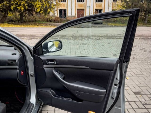 Серый Тойота Авенсис, объемом двигателя 2 л и пробегом 340 тыс. км за 3200 $, фото 17 на Automoto.ua