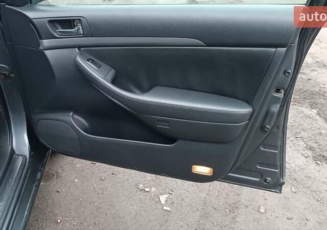 Серый Тойота Авенсис, объемом двигателя 2.2 л и пробегом 285 тыс. км за 5350 $, фото 25 на Automoto.ua