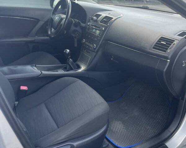 Серый Тойота Авенсис, объемом двигателя 2 л и пробегом 230 тыс. км за 7800 $, фото 16 на Automoto.ua