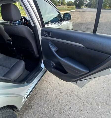 Сірий Тойота Авенсіс, об'ємом двигуна 2 л та пробігом 200 тис. км за 8200 $, фото 4 на Automoto.ua