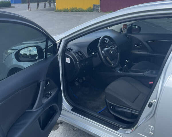 Серый Тойота Авенсис, объемом двигателя 2 л и пробегом 230 тыс. км за 7800 $, фото 17 на Automoto.ua