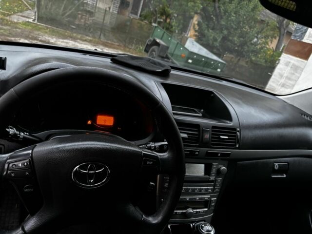 Серый Тойота Авенсис, объемом двигателя 2 л и пробегом 375 тыс. км за 4500 $, фото 4 на Automoto.ua