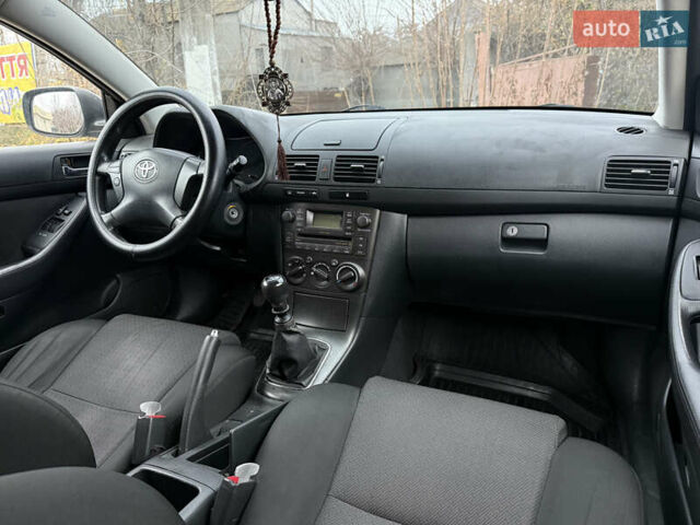 Серый Тойота Авенсис, объемом двигателя 2 л и пробегом 235 тыс. км за 6499 $, фото 6 на Automoto.ua