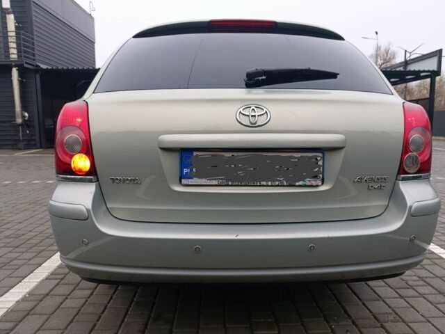 Серый Тойота Авенсис, объемом двигателя 2 л и пробегом 300 тыс. км за 2599 $, фото 4 на Automoto.ua