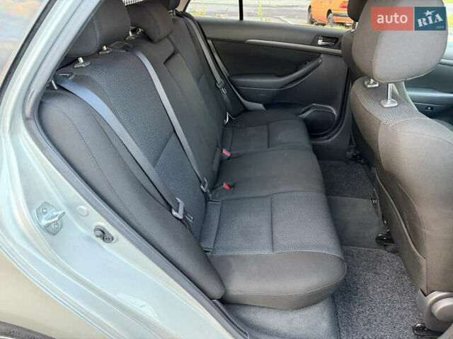 Серый Тойота Авенсис, объемом двигателя 1.79 л и пробегом 224 тыс. км за 8199 $, фото 21 на Automoto.ua