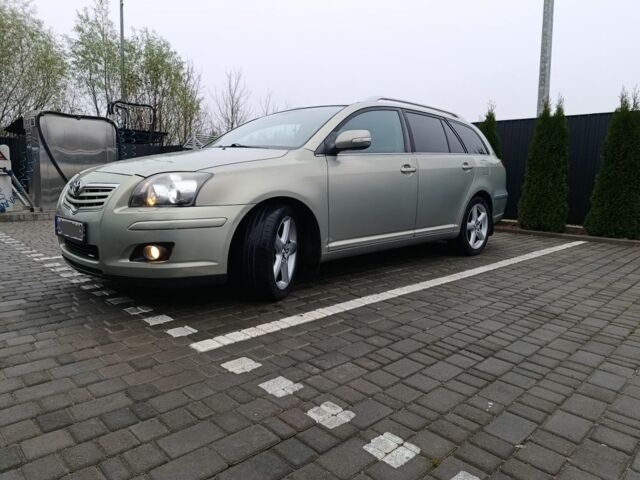 Серый Тойота Авенсис, объемом двигателя 2 л и пробегом 300 тыс. км за 2599 $, фото 1 на Automoto.ua