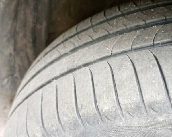 Серый Тойота Авенсис, объемом двигателя 2 л и пробегом 282 тыс. км за 7300 $, фото 2 на Automoto.ua