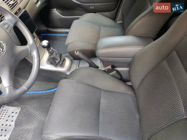 Серый Тойота Авенсис, объемом двигателя 2.01 л и пробегом 310 тыс. км за 7800 $, фото 3 на Automoto.ua