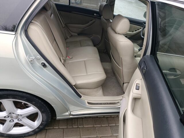 Серый Тойота Авенсис, объемом двигателя 2 л и пробегом 300 тыс. км за 2599 $, фото 10 на Automoto.ua