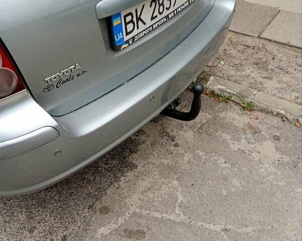 Серый Тойота Авенсис, объемом двигателя 2 л и пробегом 282 тыс. км за 7300 $, фото 3 на Automoto.ua