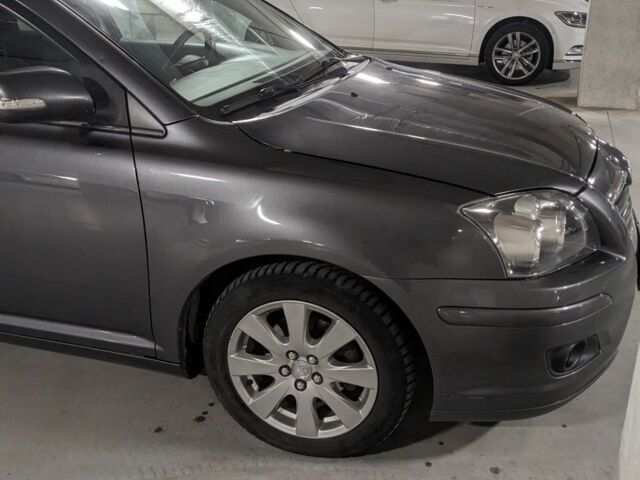 Серый Тойота Авенсис, объемом двигателя 1.8 л и пробегом 210 тыс. км за 5750 $, фото 2 на Automoto.ua