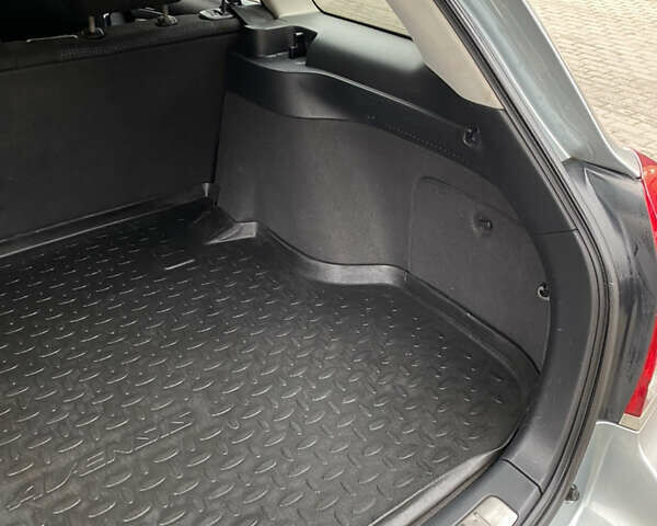 Серый Тойота Авенсис, объемом двигателя 1.8 л и пробегом 222 тыс. км за 6700 $, фото 18 на Automoto.ua