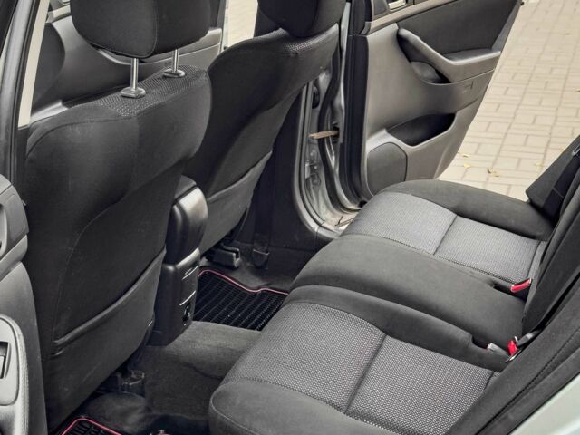 Серый Тойота Авенсис, объемом двигателя 2 л и пробегом 340 тыс. км за 3200 $, фото 11 на Automoto.ua