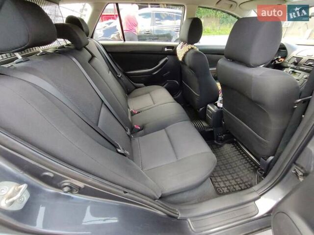 Сірий Тойота Авенсіс, об'ємом двигуна 2 л та пробігом 251 тис. км за 6350 $, фото 22 на Automoto.ua