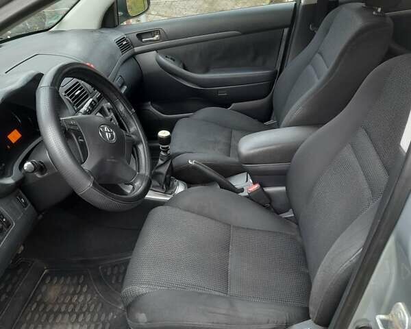Серый Тойота Авенсис, объемом двигателя 2 л и пробегом 249 тыс. км за 7200 $, фото 6 на Automoto.ua
