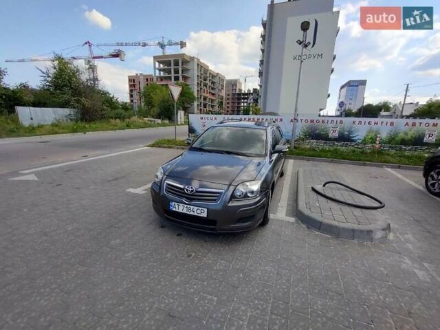 Сірий Тойота Авенсіс, об'ємом двигуна 2 л та пробігом 251 тис. км за 6350 $, фото 1 на Automoto.ua
