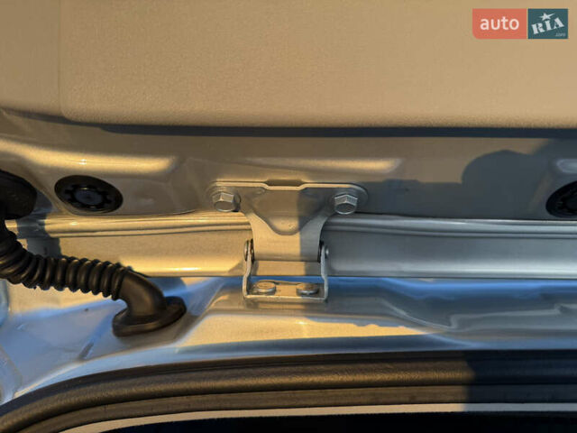 Серый Тойота Авенсис, объемом двигателя 1.79 л и пробегом 224 тыс. км за 8199 $, фото 37 на Automoto.ua