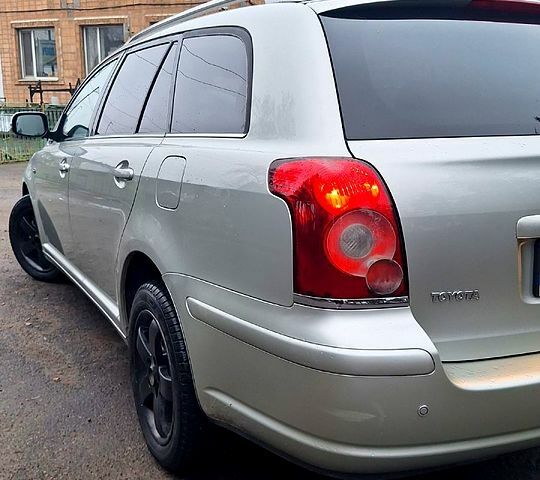 Серый Тойота Авенсис, объемом двигателя 2.2 л и пробегом 270 тыс. км за 6499 $, фото 3 на Automoto.ua