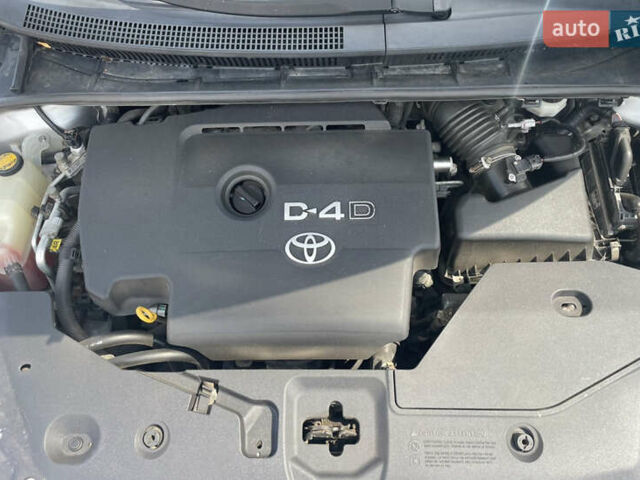 Серый Тойота Авенсис, объемом двигателя 2 л и пробегом 230 тыс. км за 7800 $, фото 24 на Automoto.ua