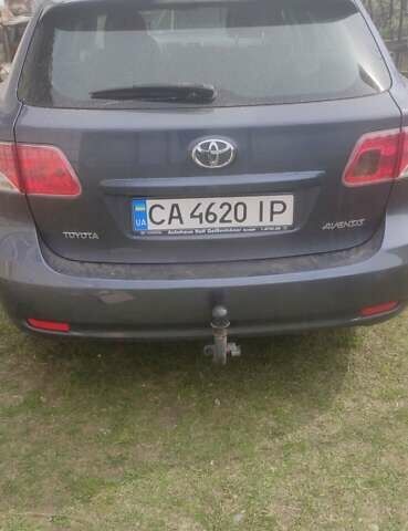 Серый Тойота Авенсис, объемом двигателя 2 л и пробегом 247 тыс. км за 7300 $, фото 7 на Automoto.ua