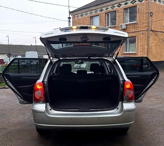 Серый Тойота Авенсис, объемом двигателя 2.2 л и пробегом 270 тыс. км за 6499 $, фото 11 на Automoto.ua