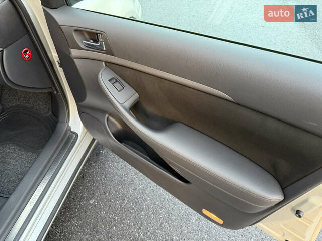 Серый Тойота Авенсис, объемом двигателя 1.79 л и пробегом 224 тыс. км за 8199 $, фото 80 на Automoto.ua
